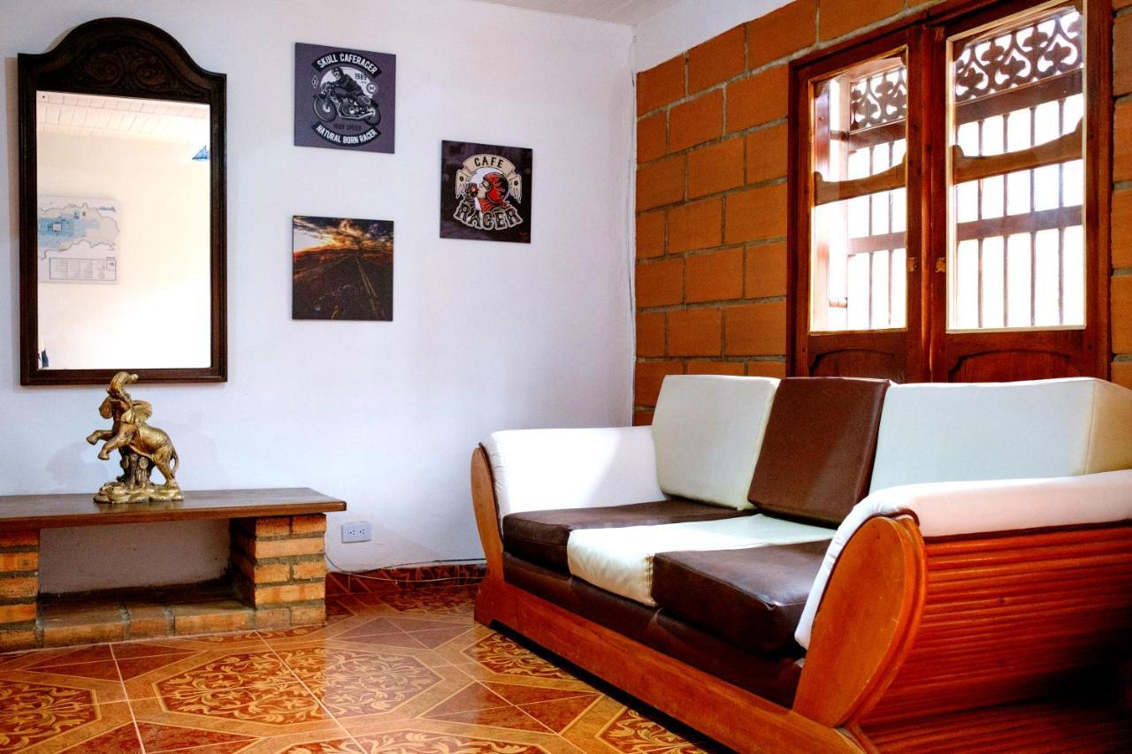 Cafe Racer Hostel Хардін Екстер'єр фото